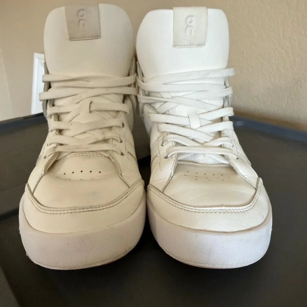 On Cloud The Roger Hi Sneakers Womens Size 9 White Sand Good High Top CloudTec